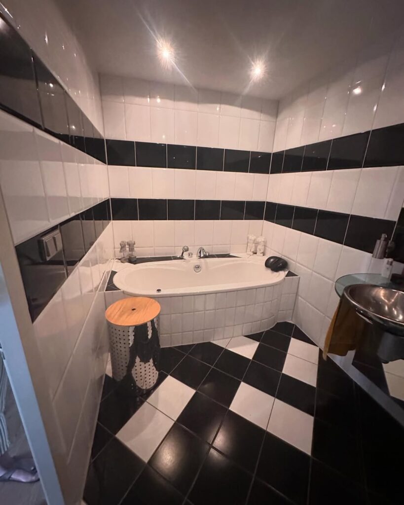klusbedrijfeissing - Badkamer renovatie Wij hebben deze prachtige badkamer gecreëerd voor een tevreden klant!