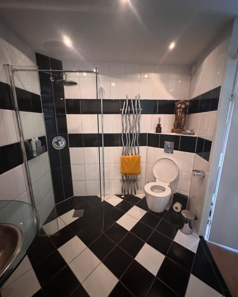 klusbedrijfeissing - Badkamer renovatie Wij hebben deze prachtige badkamer gecreëerd voor een tevreden klant!